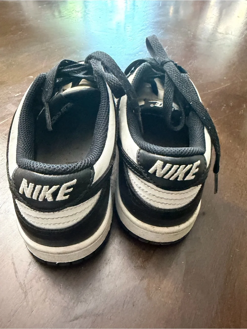 Nike Size 4 Youth Sneakers - Picture 4 of 7